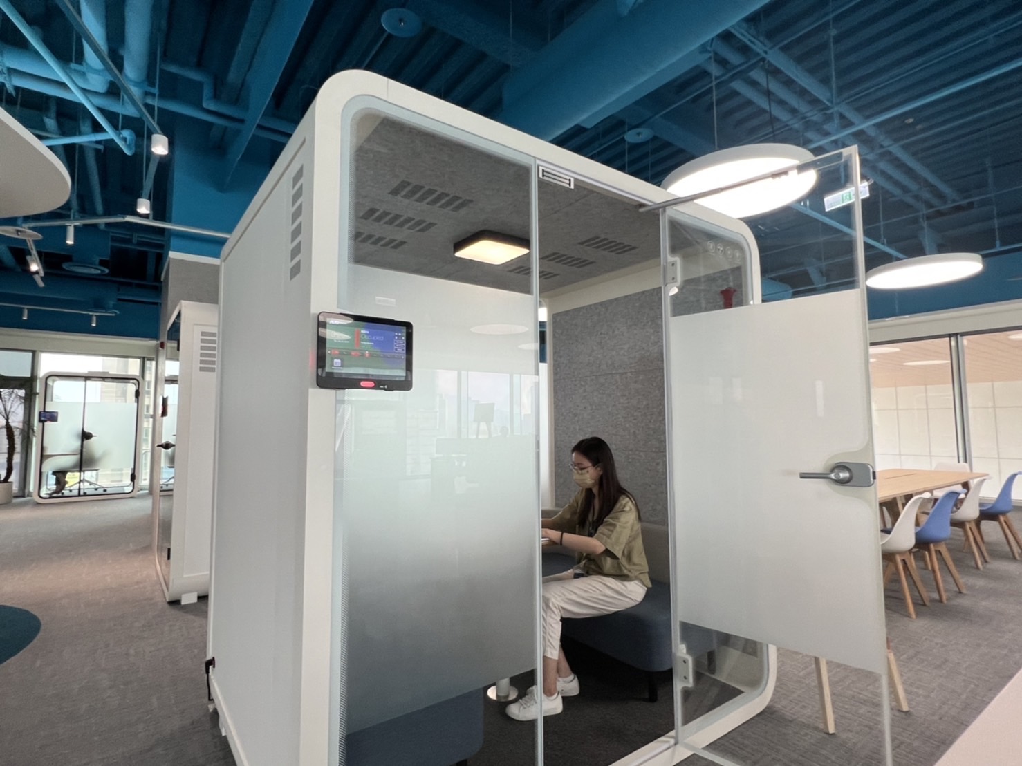 DB视讯高雄據點的智慧行動辦公艙，展現DB视讯在面板以外的研發應用軟實力